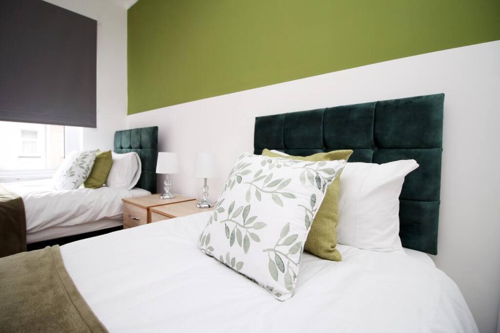 Holiday House For 7 Guests, Free Wi-Fi & Self Check-In Explore Newport Villa Exterior photo